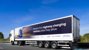 Esta autopista puede cargar tu coche eléctrico mientras conduces: ¿cómo funciona?
