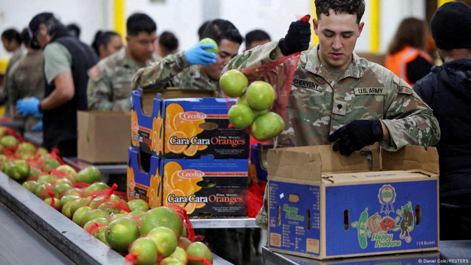 Estados Unidos pagará beneficios reducidos de ayuda alimenta – DW – 03/11/2025