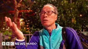 «Estoy desolado, tenía tantos vecinos y amigos allí»: los dramáticos testimonios de los residentes de las torres de apartamentos de Hong Kong donde un enorme incendio dejó al menos decenas de muertos