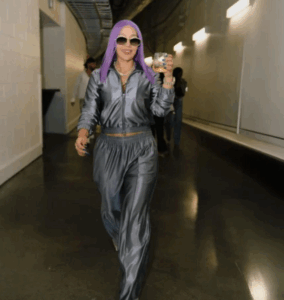 FARIANA INICIA LA CELEBRACIÓN DE FIN DE AÑO CON SU NUEVA CANCIÓN “BEBIEMBRE”