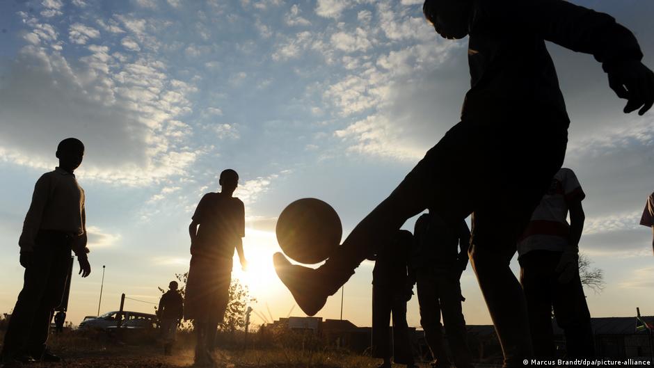 FIFA lleva a Venezuela proyecto ‘Fútbol para las escuelas’ – DW – 03/11/2025