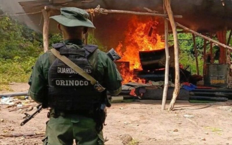 Fanb elimina campamento de minería ilegal en Amazonas