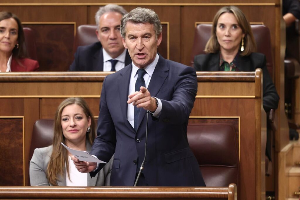 Feijóo acusa a Sánchez de llevar la "cloaca de Ferraz" a Moncloa y el presidente le ataca con Mazón y el 'caso Almería'