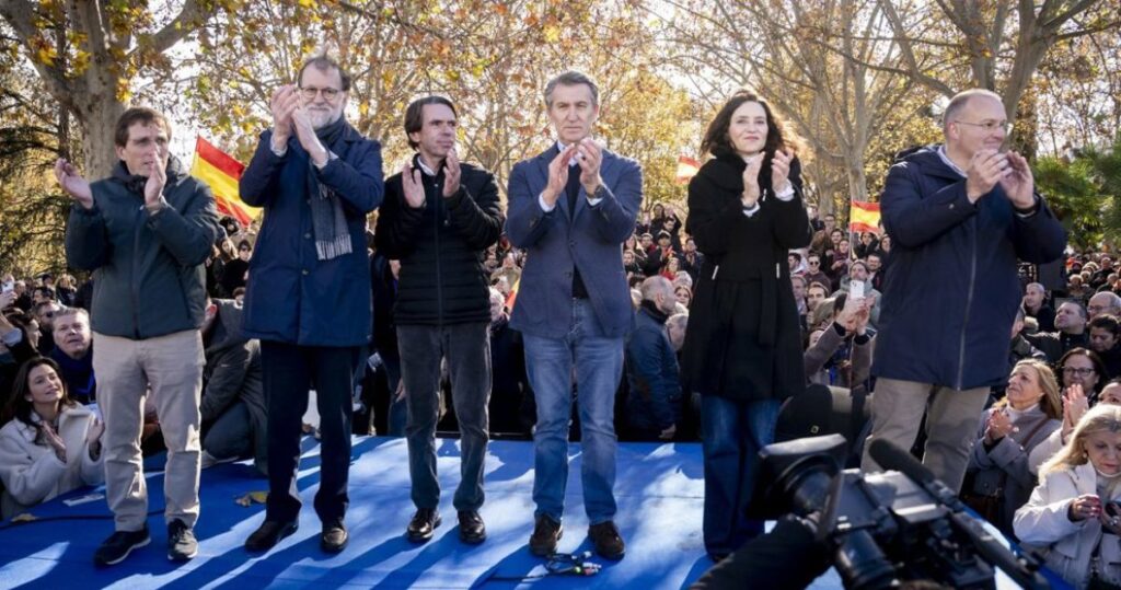 Feijóo reta a los socios del PSOE a "retratarse" porque "el sanchismo está en la cárcel" y no pueden seguir "tragando"