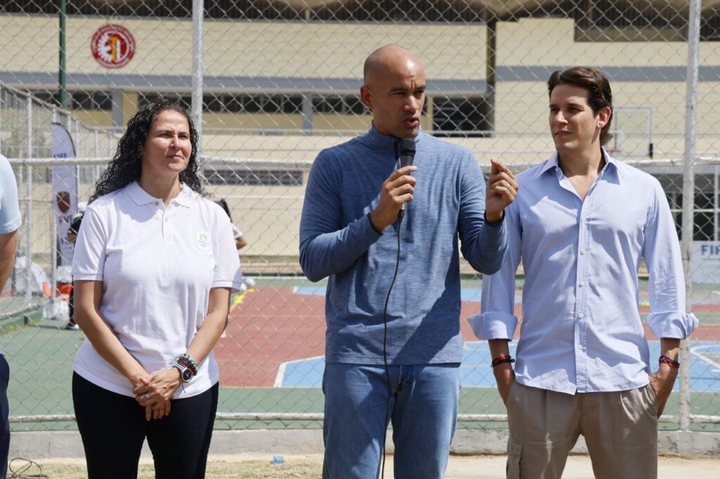 Fifa y ministerio de Educación llevan el fútbol a la escuela