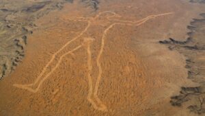 Figura de cuatro kilómetros apareció en el desierto australiano y 27 años después nadie sabe quién la hizo