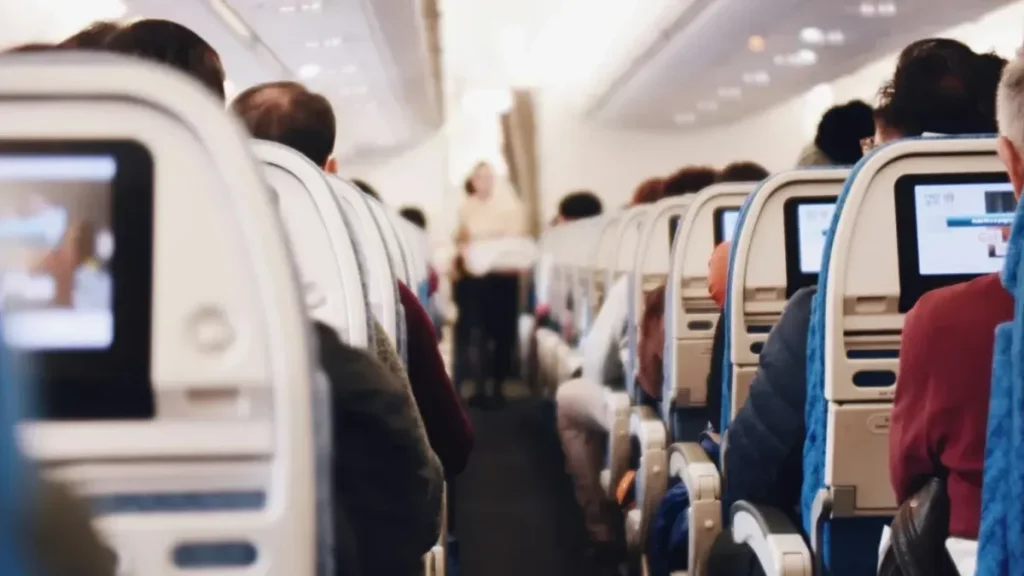 Francia aplicará multas de hasta 20.000 euros a pasajeros por mal comportamiento en aviones