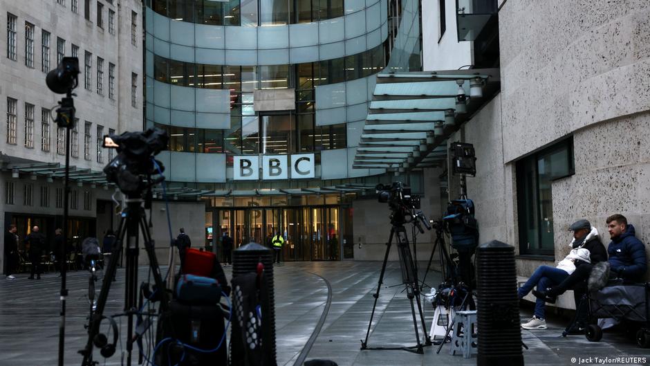 Gobierno británico sale en defensa de la BBC – DW – 11/11/2025