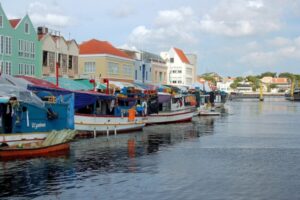 Gremio plantea reapertura total de la frontera con las Islas ABC para reanudar turismo de salud