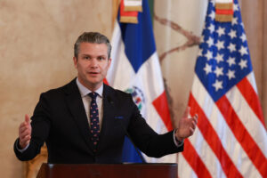 Hegseth reitera que va a «perseguir a los narcoterroristas» al ser preguntado por Venezuela: «No nos quedaremos de brazos cruzados» – AlbertoNews