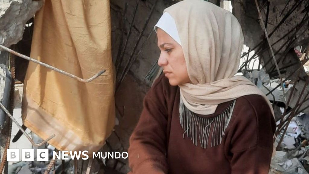 Hogares reducidos a escombros y precios exorbitantes: así es la vida de dos mujeres gazatíes a un mes del cese el fuego con Israel