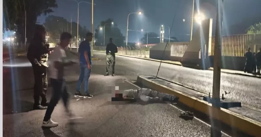 Hombre murió tras impactar su moto contra una isla en San Carlos