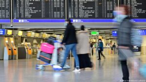 IATA pide a Venezuela reconsiderar revocación de licencias – DW – 28/11/2025