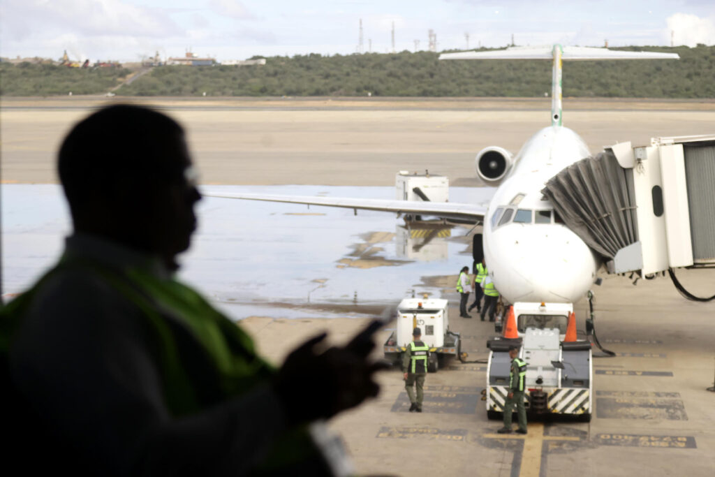 Iata respondió al caos aéreo en Venezuela y pidió revertir revocación de permisos a aerolíneas