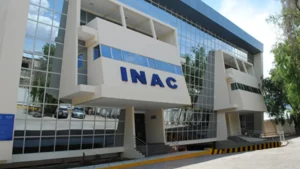 Inac califica de «irracional» suspensión de vuelos por aerolíneas