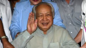 Indonesia designa al exdictador Suharto como «héroe nacional – DW – 10/11/2025