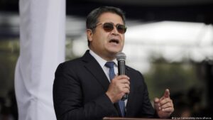 Indulto a expresidente de Honduras estremece elecciones – DW – 29/11/2025