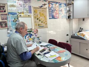 Instituciones médicas suman casi tres décadas de atención