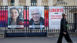 Irán libera a dos franceses detenidos por supuesto espionaje – DW – 05/11/2025
