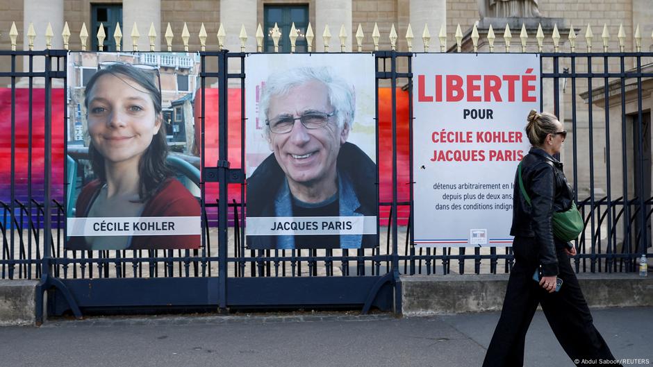 Irán libera a dos franceses detenidos por supuesto espionaje – DW – 05/11/2025