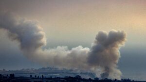 Israel lanza una ola de ataques contra objetivos de Hizbulá en el sur del Líbano | elperiodico.com