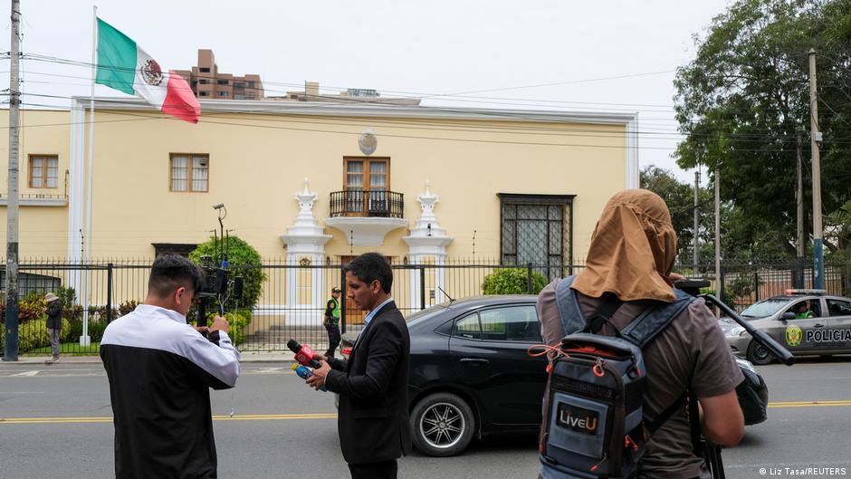 Jerí no descarta ingreso a Embajada de México en Lima – DW – 24/11/2025