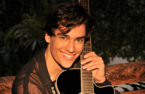 José María debutó en la escena musical con el tema «Salte de mi cabeza»