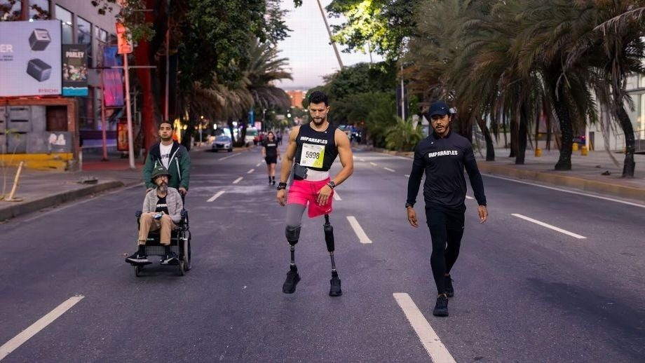 Juan Pablo Dos Santos, el venezolano que correrá el Maratón de Nueva York con prótesis en sus piernas - AlbertoNews