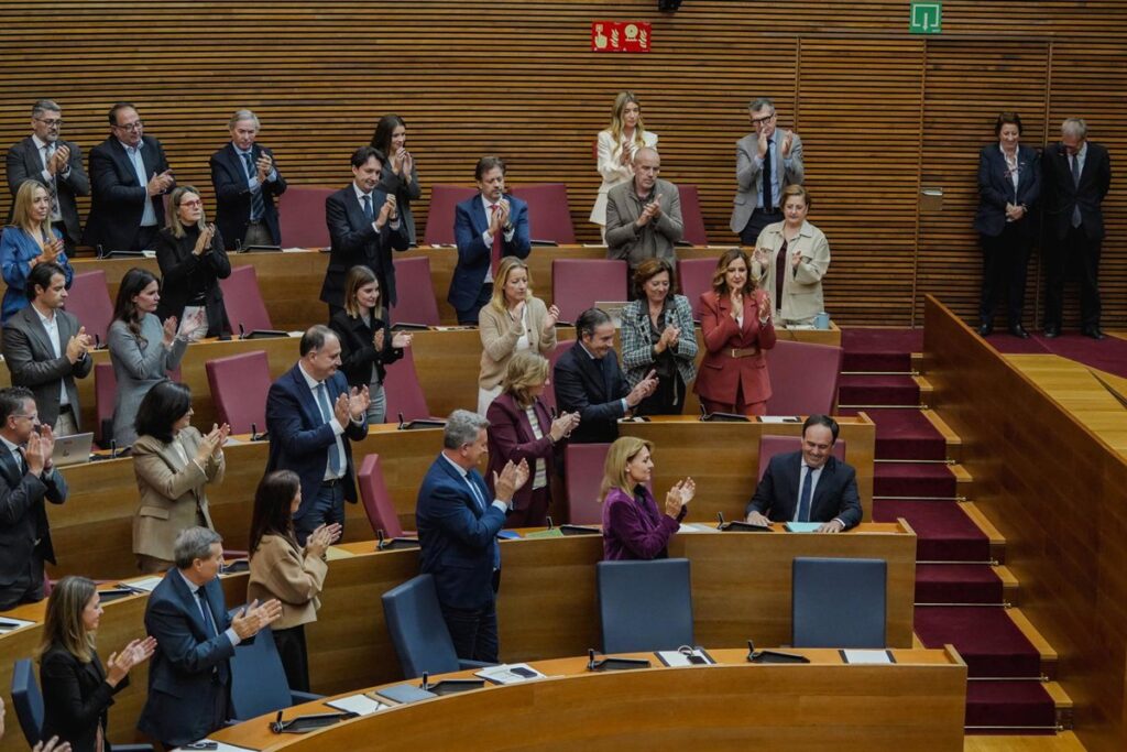 Juanfran Pérez Llorca, investido presidente de la Generalitat Valenciana con los 40 votos del PP y los 13 de Vox