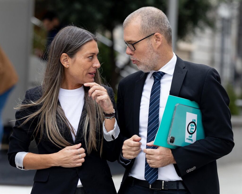 Junts pide a Sánchez dejar de hacer el "avestruz" tras la ruptura y ruega que alguien le "abra los ojos"