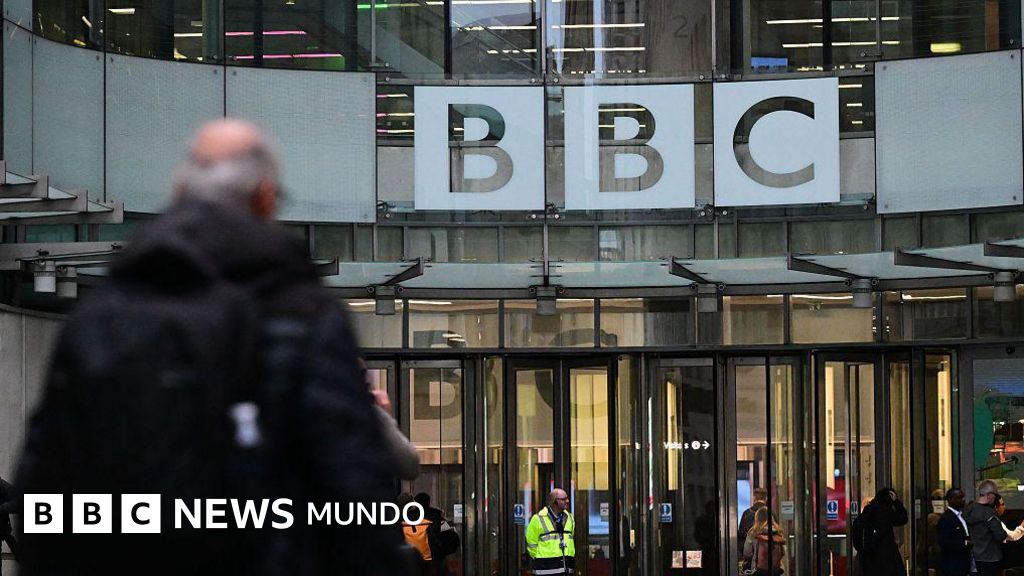 La BBC defiende su "periodismo imparcial" mientras Trump amenaza a la cadena con una demanda de US$1.000 millones por la edición de un documental sobre él