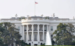La Casa Blanca habría propuesto lanzar panfletos sobre Caracas, según The Washington Post