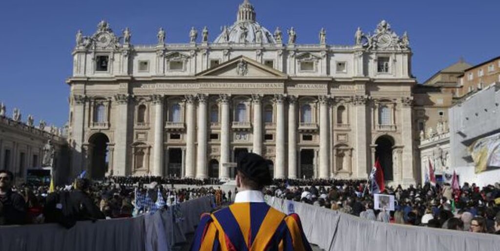 La Guardia Suiza investiga un presunto incidente antisemita en el Vaticano - AlbertoNews