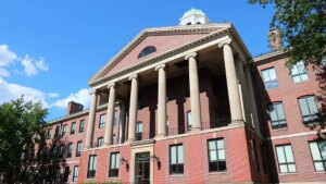 La Universidad de Harvard investigará a su expresidente tras ser mencionado en los archivos de Jeffrey Epstein