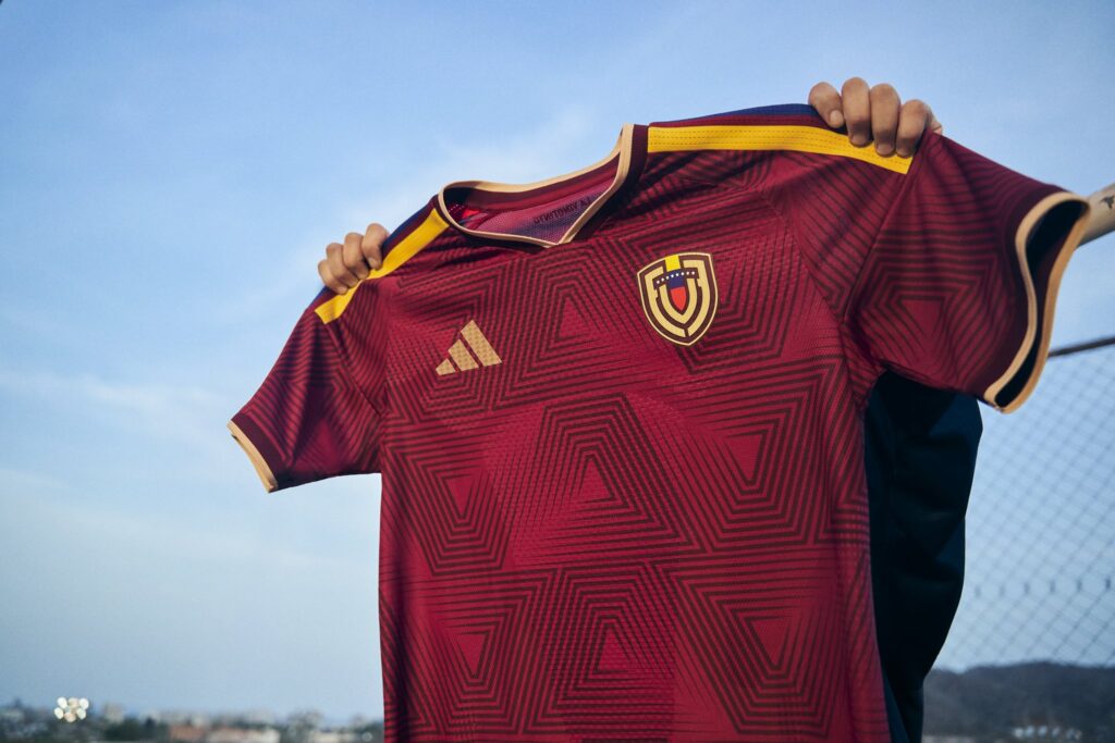 La Vinotinto estrena uniforme - El Aragueño