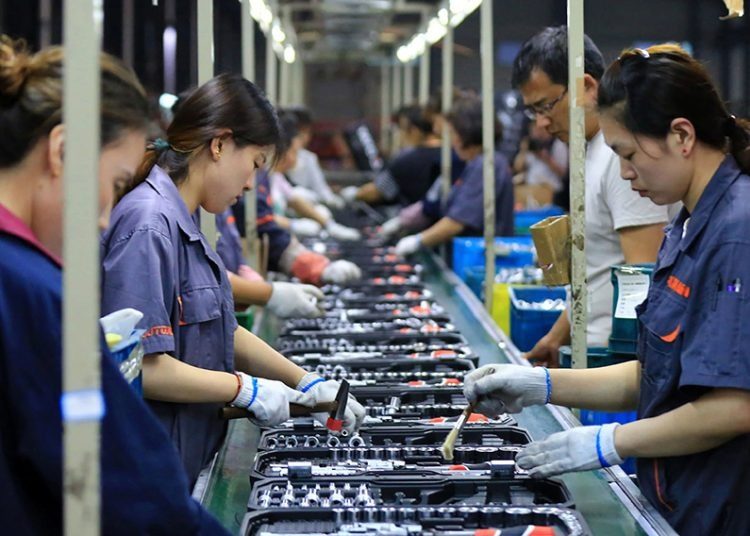 La actividad manufacturera china frenó su avance en octubre, según indicador - AlbertoNews