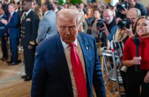 La cadena BBC pide disculpas a Trump por editar sus palabras pero rechaza pagarle una compensación | europapress.es