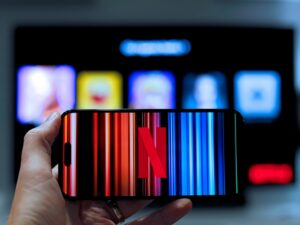 La comedia dramática furor en Netflix que te va a sacar una sonrisa y emocionarte al mismo tiempo