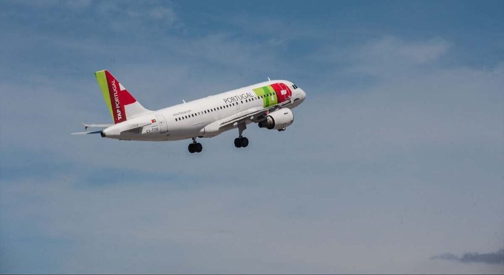 La gestora de TAP confirma que hay tres interesados en adquirir parte de la aerolínea lusa