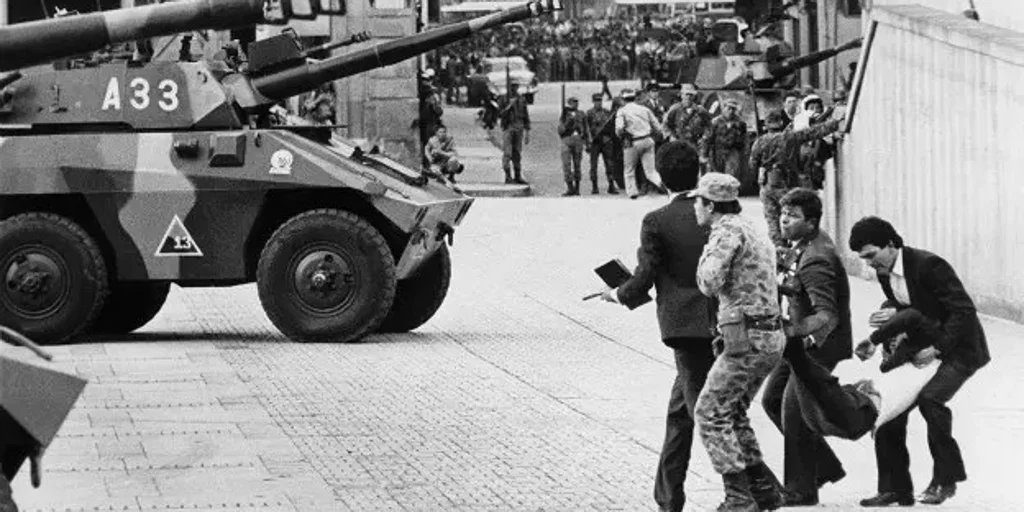 La herida abierta del sangriento ataque al Palacio de Justicia de Bogotá