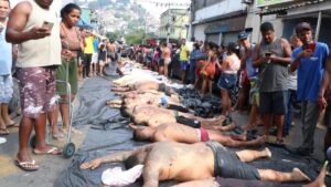 La policía de Río de Janeiro justifica el operativo que dejó más de 120 muertos por ser un «escenario bélico» | elperiodico.com