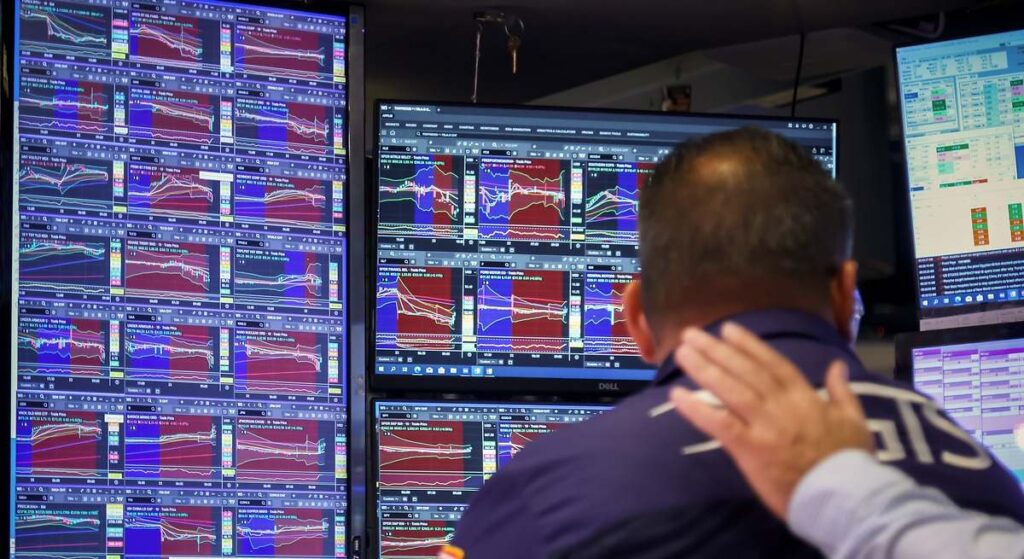 La triple amenaza que inquieta a Wall Street y provoca una nueva jornada en rojo en las bolsas mundiales