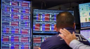 La triple amenaza que inquieta a Wall Street y provoca una nueva jornada en rojo en las bolsas mundiales