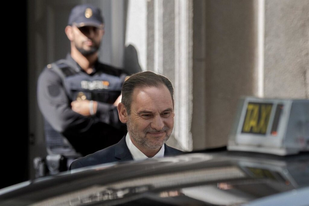Las acusaciones que lidera el PP piden 30 años de cárcel para Ábalos por la trama mascarillas del 'caso Koldo'
