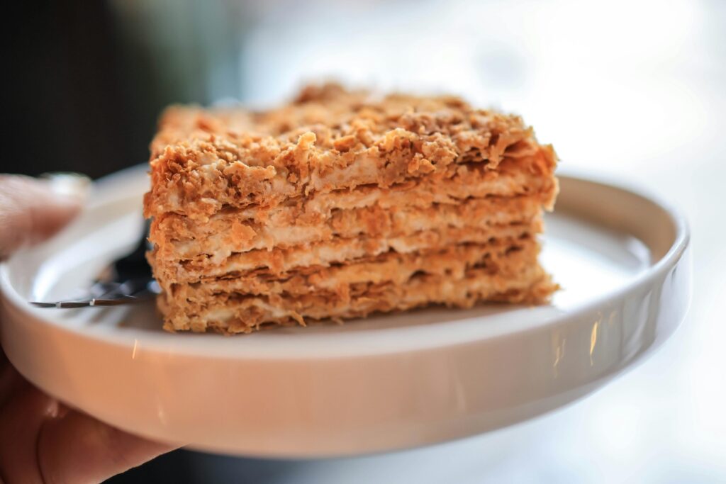 Le pidió el divorcio a su marido porque él le comió una porción de torta