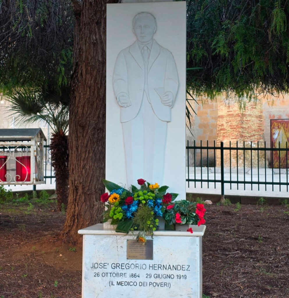 Levantan estatua de San José Gregorio Hernández en la población de Delia en Italia