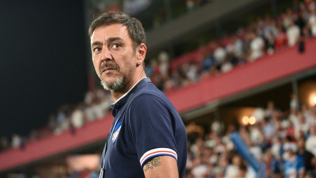 Leyenda del fútbol uruguayo Álvaro Recoba es el nuevo DT del Deportivo Táchira