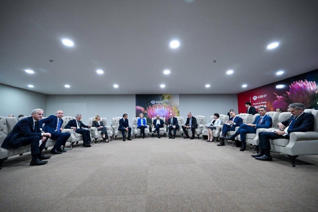 Líderes aliados de Ucrania rechazan parcialmente el plan de paz de Trump