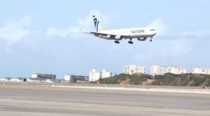 Llega nuevo vuelo de repatriación con 136 migrantes venezolanos 