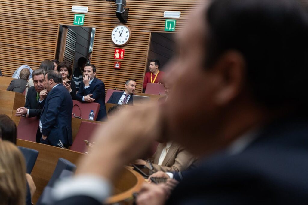 Llorca aboga por una política migratoria “ordenada” y por publicar la nacionalidad de los delincuentes